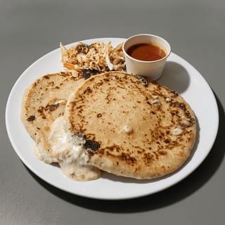 Chicharron / Queso Pupusa