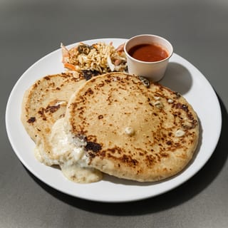 Birria / Queso Pupusa